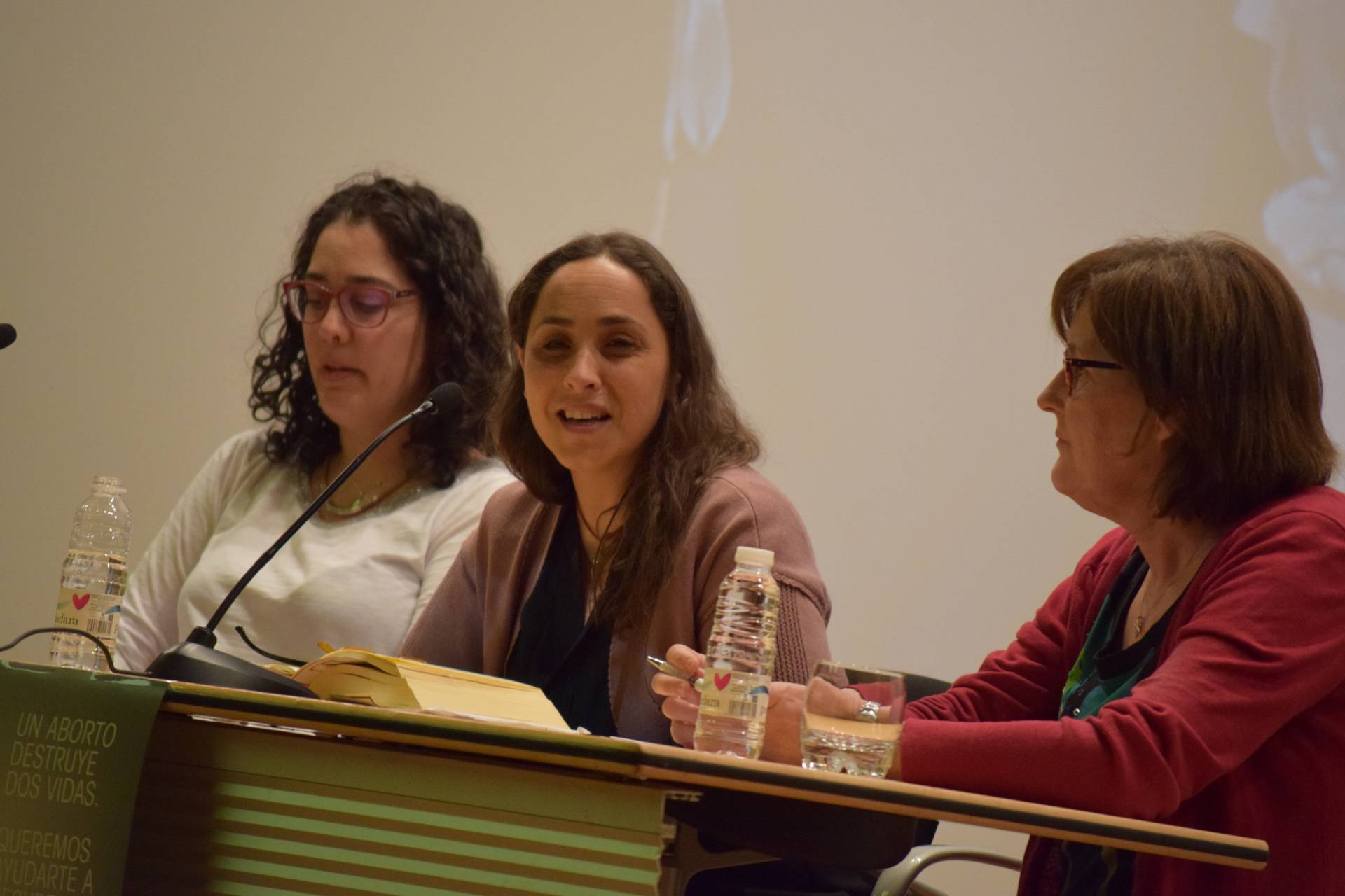 «Dios me dejó pisar el infierno para que ahora pueda proclamar su misericordia» 1 María, en el centro, durante su intervención.