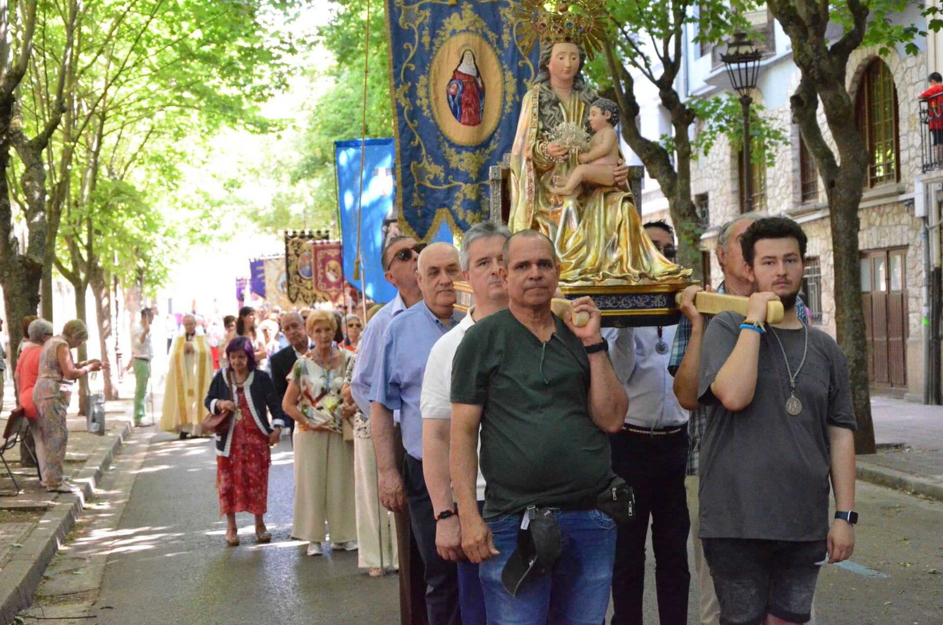 Los cofrades ganan el Jubileo en un Encuentro Diocesano con sabor eucarístico 3 mario-iceta-encuentro-diocesano-hermandads-cofradías-jubileo_ (34)