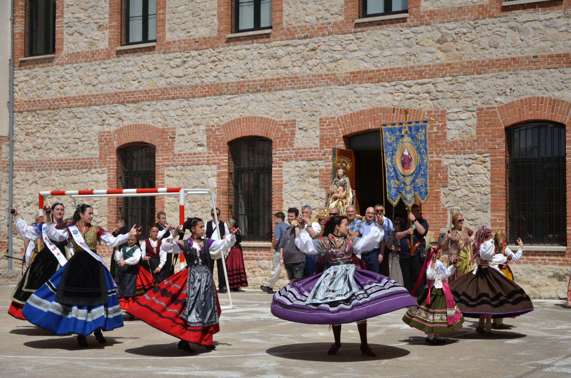 Los cofrades ganan el Jubileo en un Encuentro Diocesano con sabor eucarístico 5 mario-iceta-encuentro-diocesano-hermandads-cofradías-jubileo_ (43)