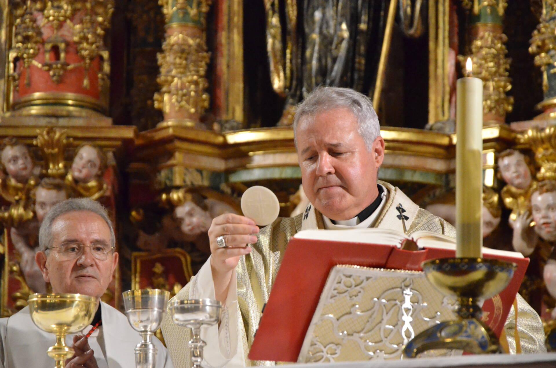Los cofrades ganan el Jubileo en un Encuentro Diocesano con sabor eucarístico 2 mario-iceta-encuentro-diocesano-hermandads-cofradías-jubileo_ (75)