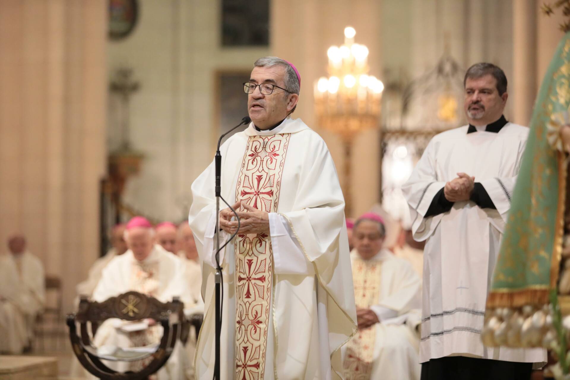 Mons. Iceta participa en la misa en memoria de las víctimas de la DANA 4 Mons. Iceta participa en la misa en memoria de las víctimas de la DANA