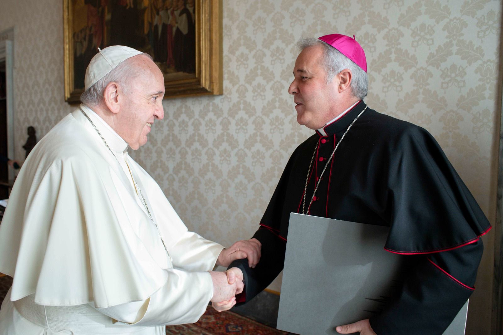 La Fundación VIII Centenario viaja al Vaticano para presentar al Papa los proyectos realizados 1 El arzobispo, con el Santo Padre, en su última 'visita ad limina'.