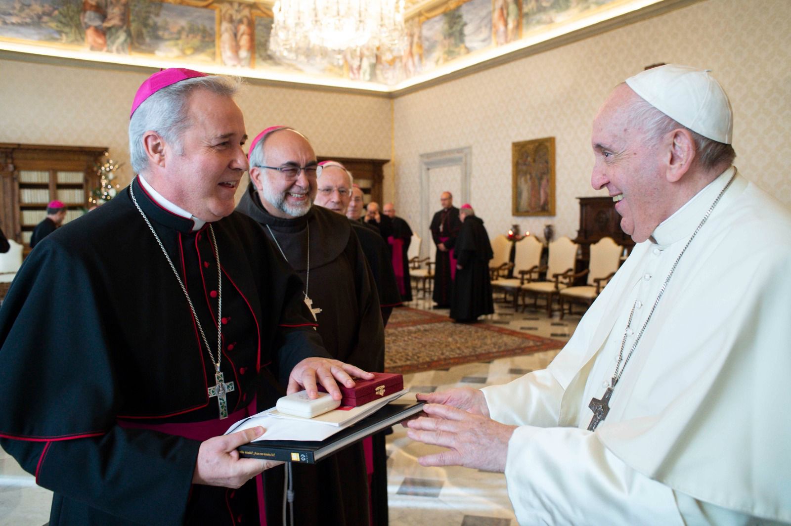 Así fue el encuentro del arzobispo con el papa Francisco 10 mario iceta papa francisco
