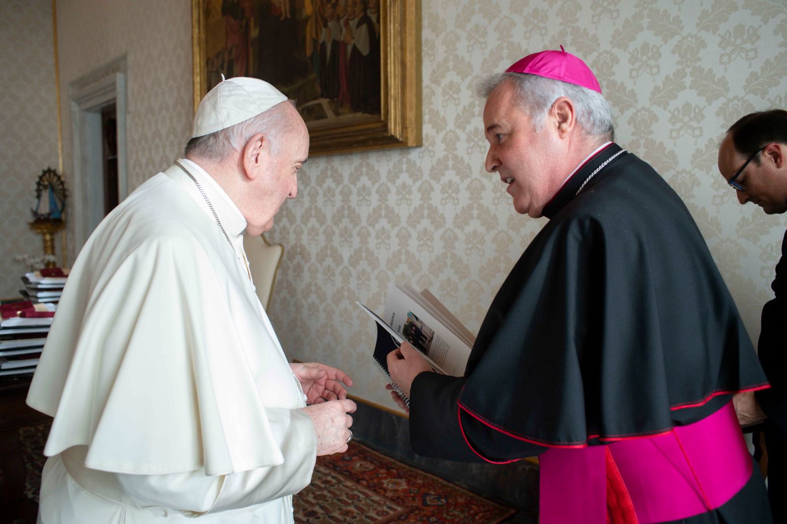 Así fue el encuentro del arzobispo con el papa Francisco 3 mario iceta papa francisco