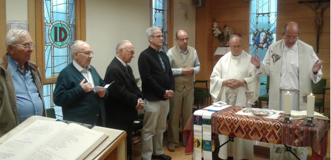 Fallece el sacerdote y misionero burgalés Matías Garrido Ruiz 1 Matías Garrido, a la derecha, celebrando la eucaristía.