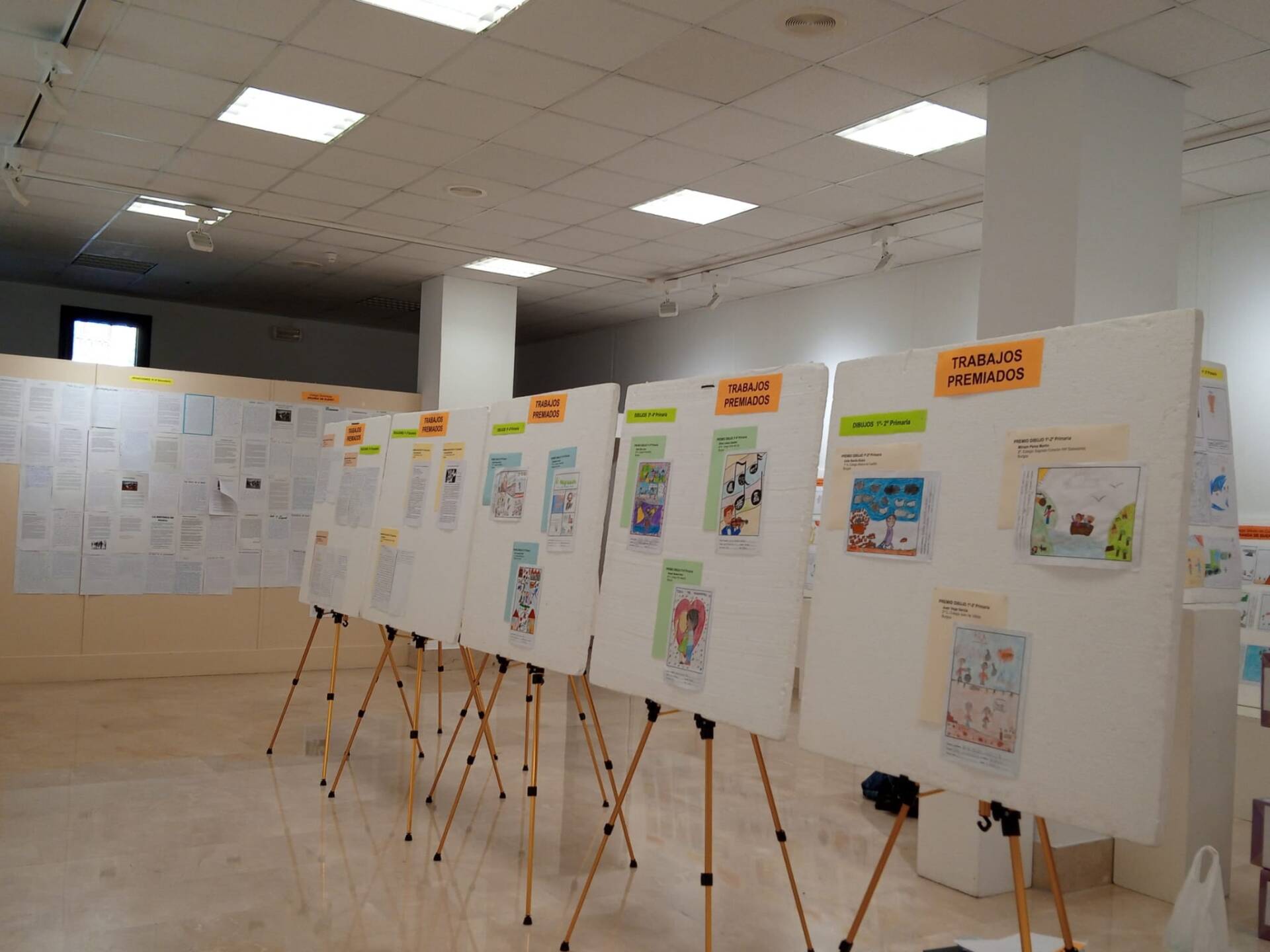 Los alumnos de la Ribera del Duero reflejan con pintura la Jornada de las Migraciones 2 migraciones_2