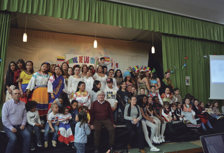 Migrantes en Burgos: una ayuda que nos enriquece 1 Instantánea del «Festival de las Culturas» de la parroquia de la Inmaculada.