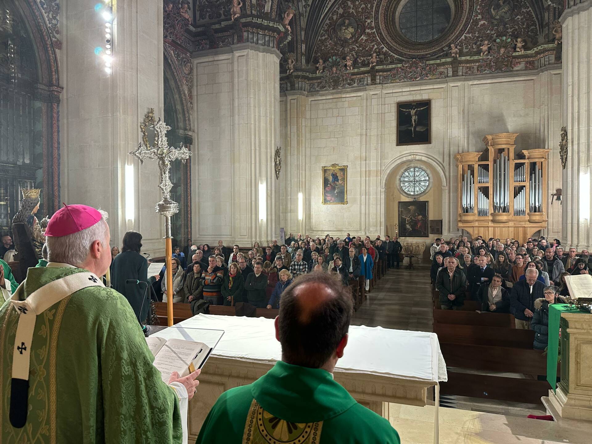 Mons. Iceta en el XXV aniversario del COF: «La familia es la gran escuela del amor» 2 Mons. Iceta en el XXV aniversario del COF: «La familia es la gran escuela del amor»
