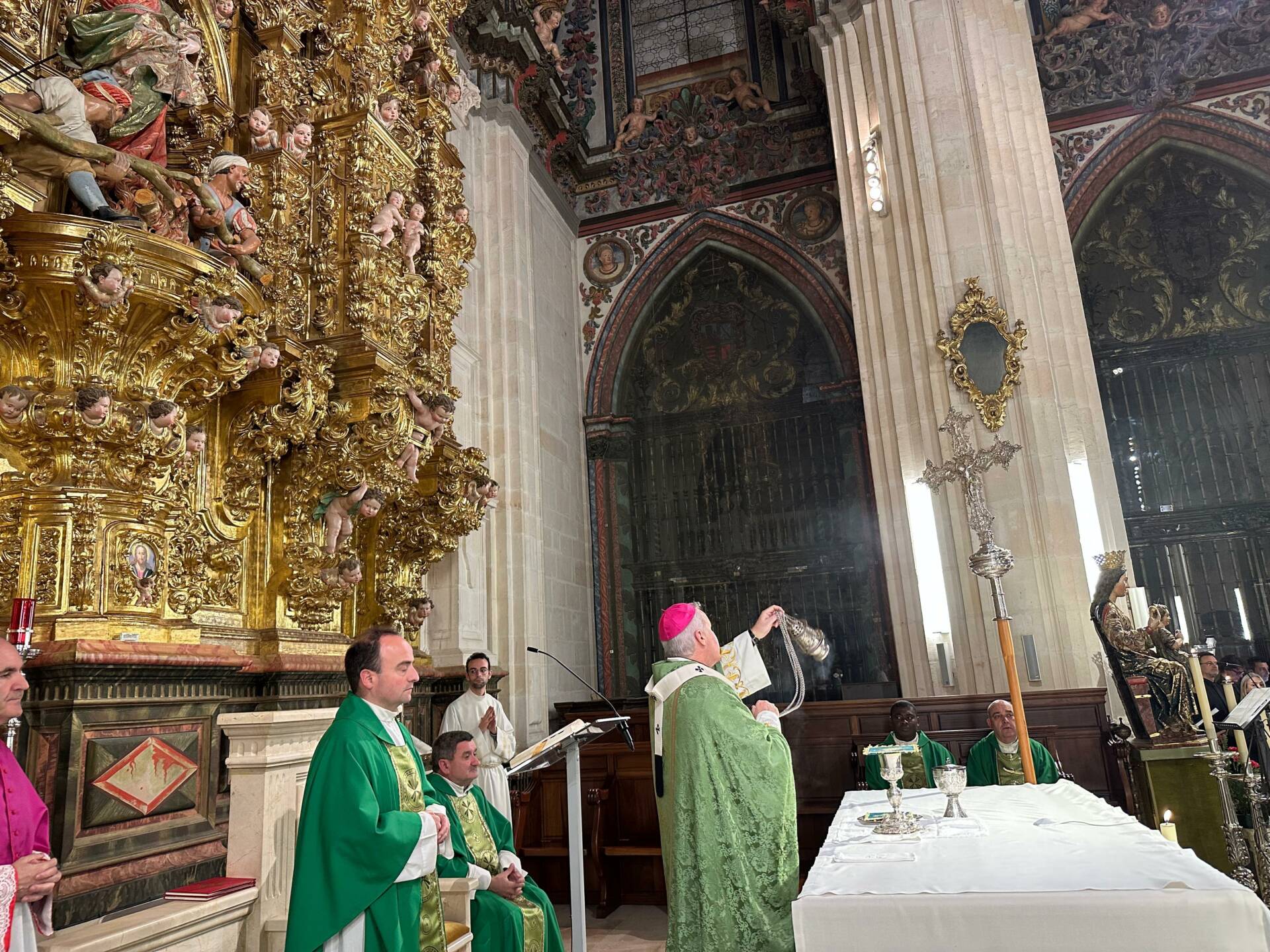 Mons. Iceta en el XXV aniversario del COF: «La familia es la gran escuela del amor» 4 Mons. Iceta en el XXV aniversario del COF: «La familia es la gran escuela del amor»