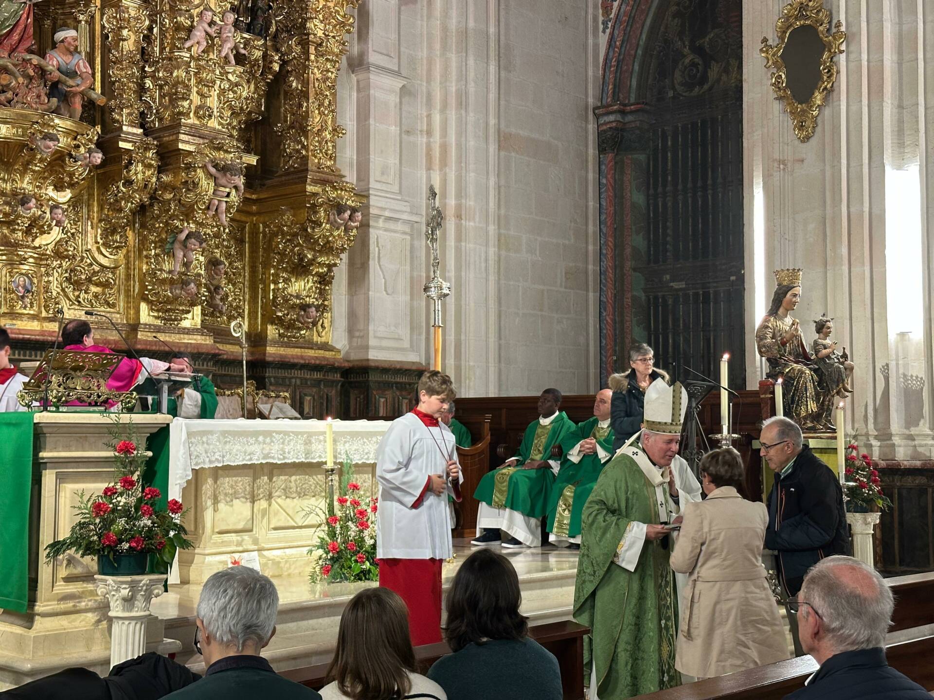 Mons. Iceta en el XXV aniversario del COF: «La familia es la gran escuela del amor» 6 Mons. Iceta en el XXV aniversario del COF: «La familia es la gran escuela del amor»