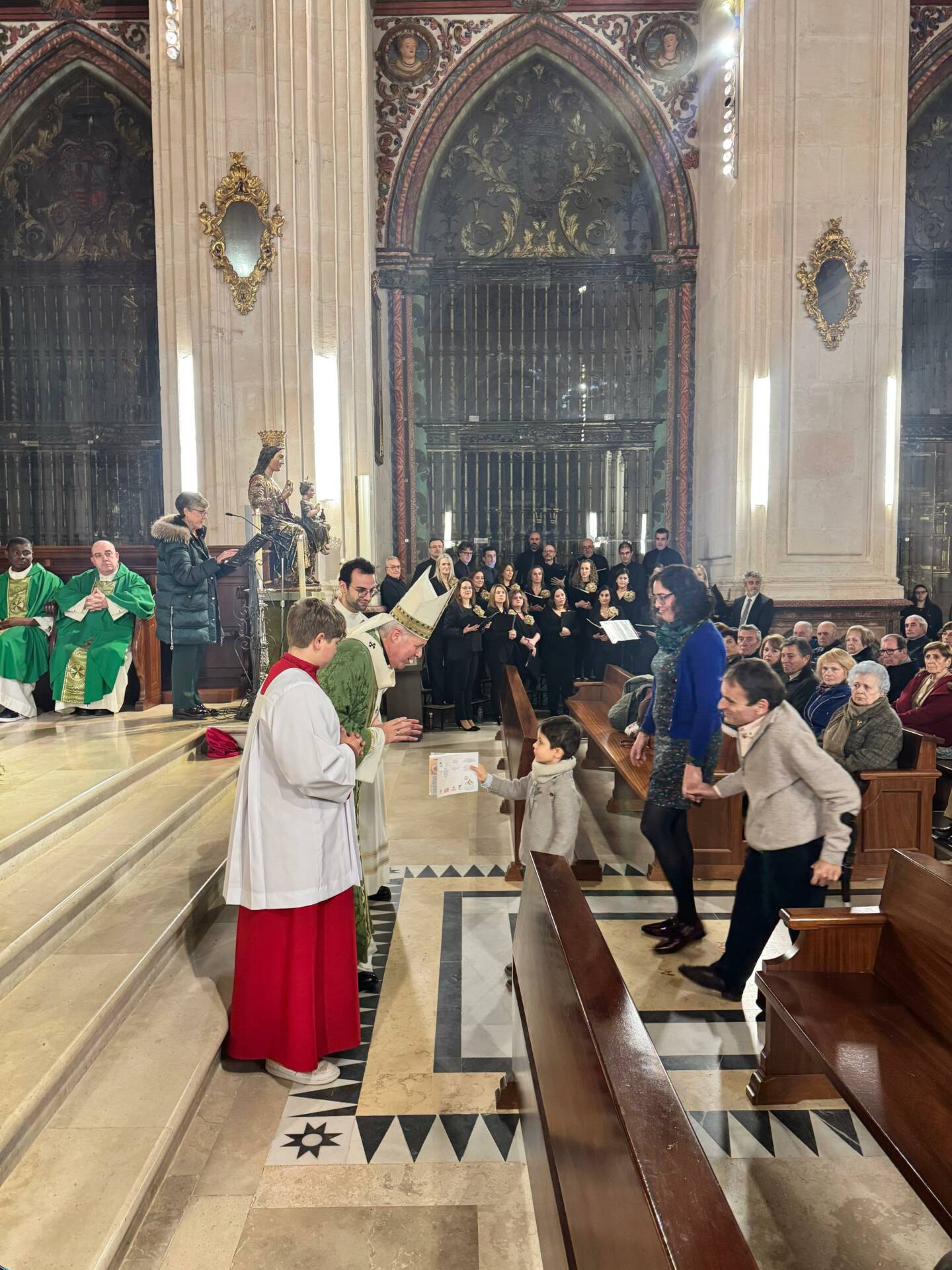 Mons. Iceta en el XXV aniversario del COF: «La familia es la gran escuela del amor» 7 Mons. Iceta en el XXV aniversario del COF: «La familia es la gran escuela del amor»