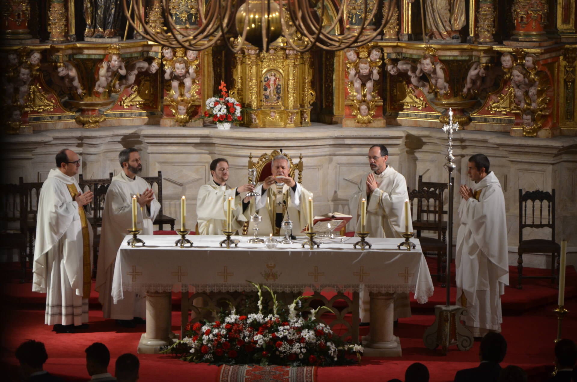 «Donde no hay Eucaristía, la Iglesia no crece»: Mons. Iceta resalta la misión de la Iglesia Diocesana 10 «Donde no hay Eucaristía, la Iglesia no crece»: Mons. Iceta resalta la misión de la Iglesia Diocesana