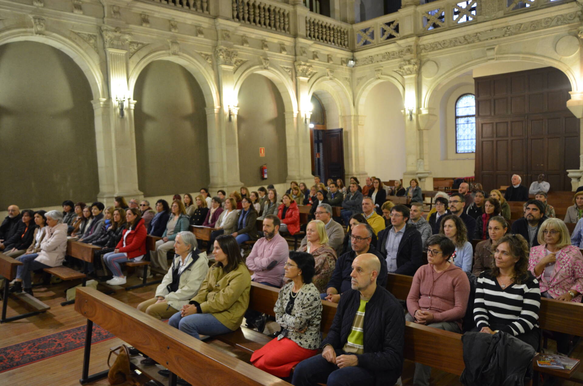 Mons. Mario Iceta anima a los profesores de Religión a confiar en la novedad del Espíritu Santo 11 El arzobispo entrega a los profesores de Religión la 'missio canónica'