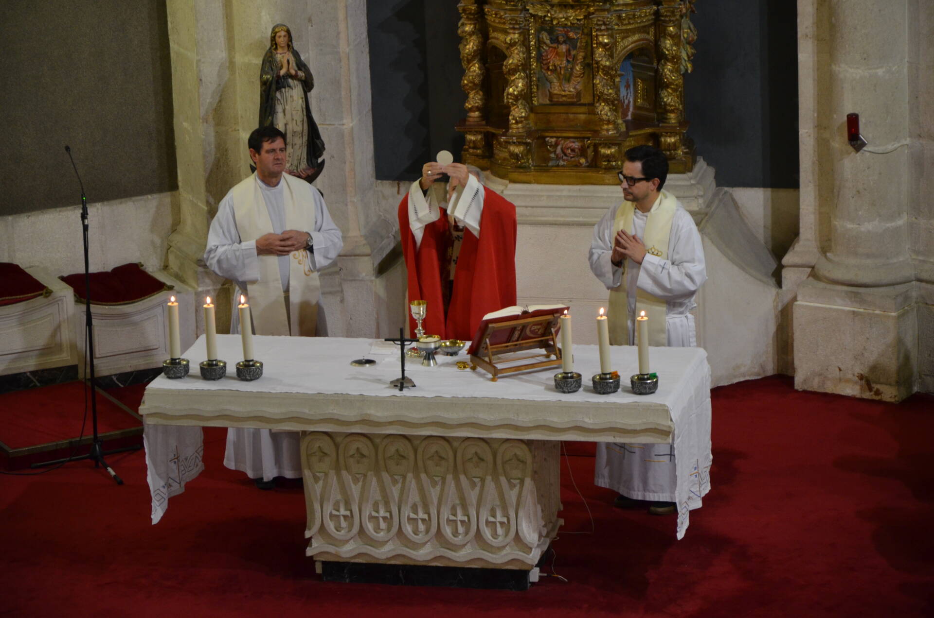 Mons. Mario Iceta anima a los profesores de Religión a confiar en la novedad del Espíritu Santo 5 El arzobispo entrega a los profesores de Religión la 'missio canónica'