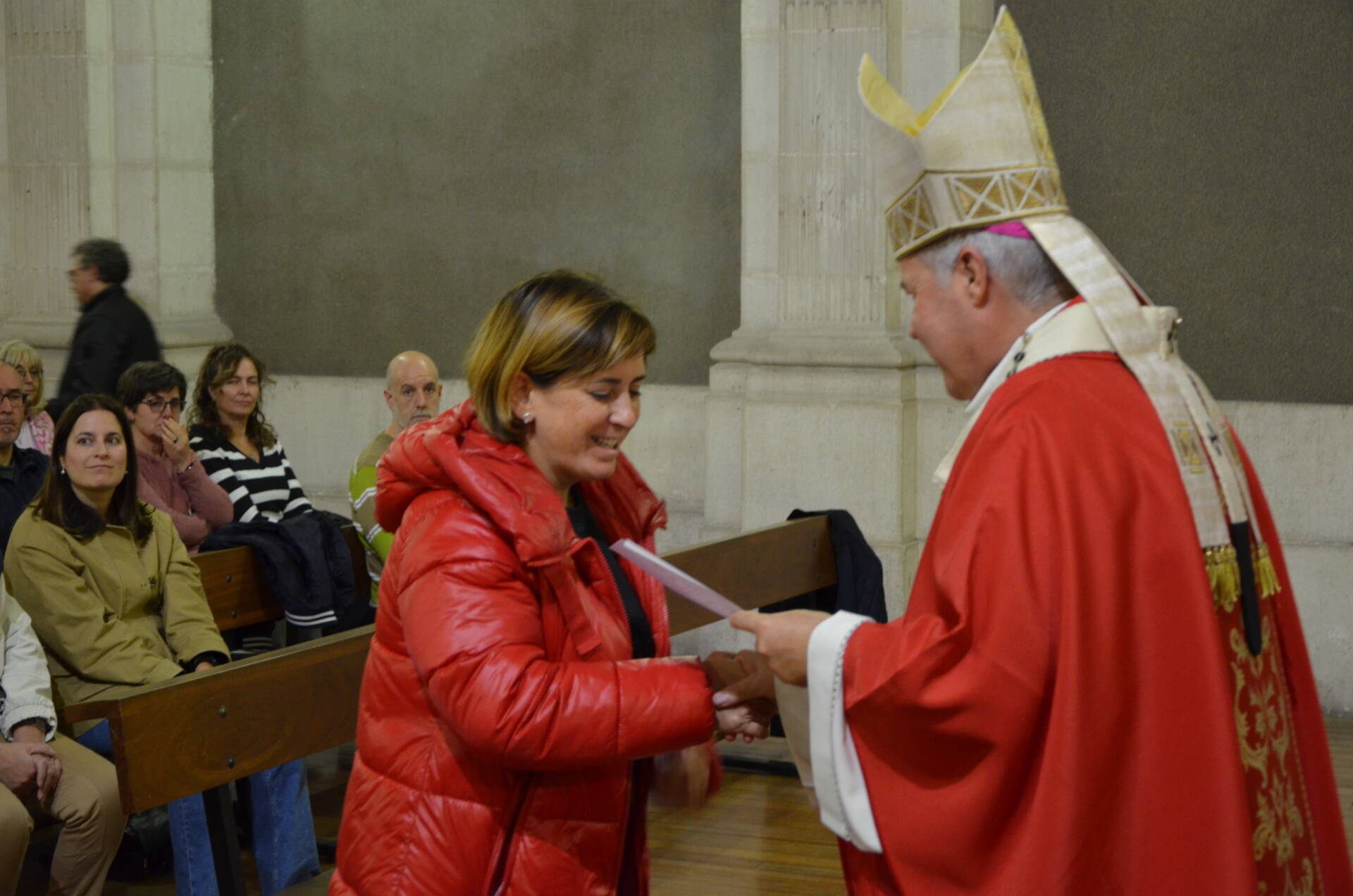 Mons. Mario Iceta anima a los profesores de Religión a confiar en la novedad del Espíritu Santo 10 El arzobispo entrega a los profesores de Religión la 'missio canónica'