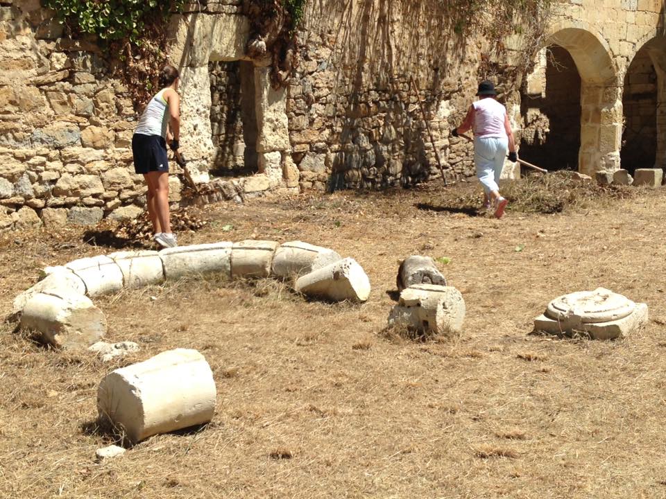 Decenas de voluntarios trabajan por recuperar el monasterio de Rioseco 3 monasterio rioceseco burgos3
