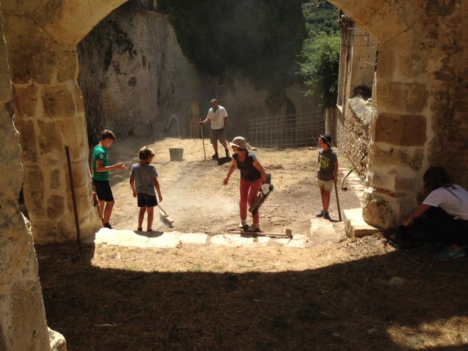 Decenas de voluntarios trabajan por recuperar el monasterio de Rioseco 6 monasterio rioceseco burgos6