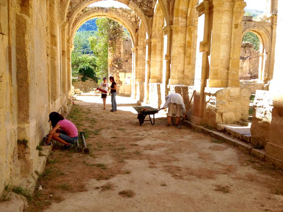Decenas de voluntarios trabajan por recuperar el monasterio de Rioseco 1 monasterio rioceseco burgos7