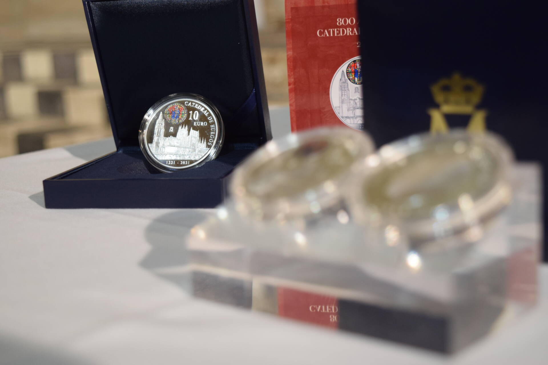 Acuñan una moneda para conmemorar el VIII Centenario de la Catedral 4 moneda catedral burgos_4
