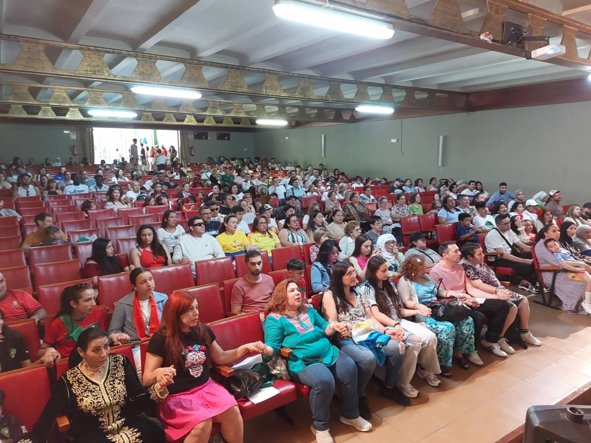 El XV Encuentro de Naciones de Aranda se salda con una bonita tarde de convivencia entre once países 3 naciones-aranda_03