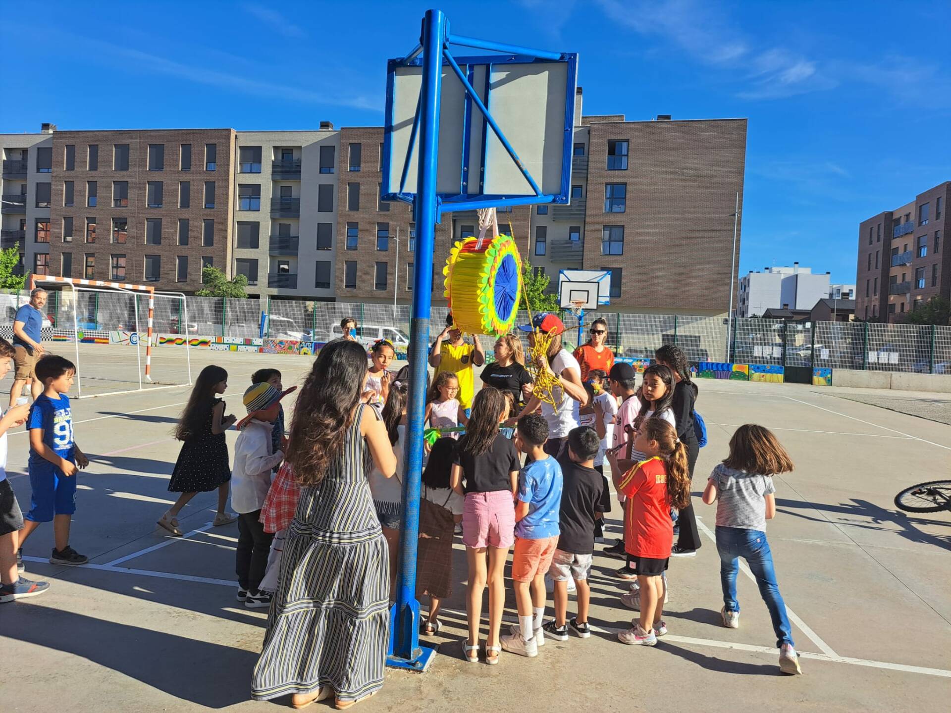 El XV Encuentro de Naciones de Aranda se salda con una bonita tarde de convivencia entre once países 21 naciones-aranda_21