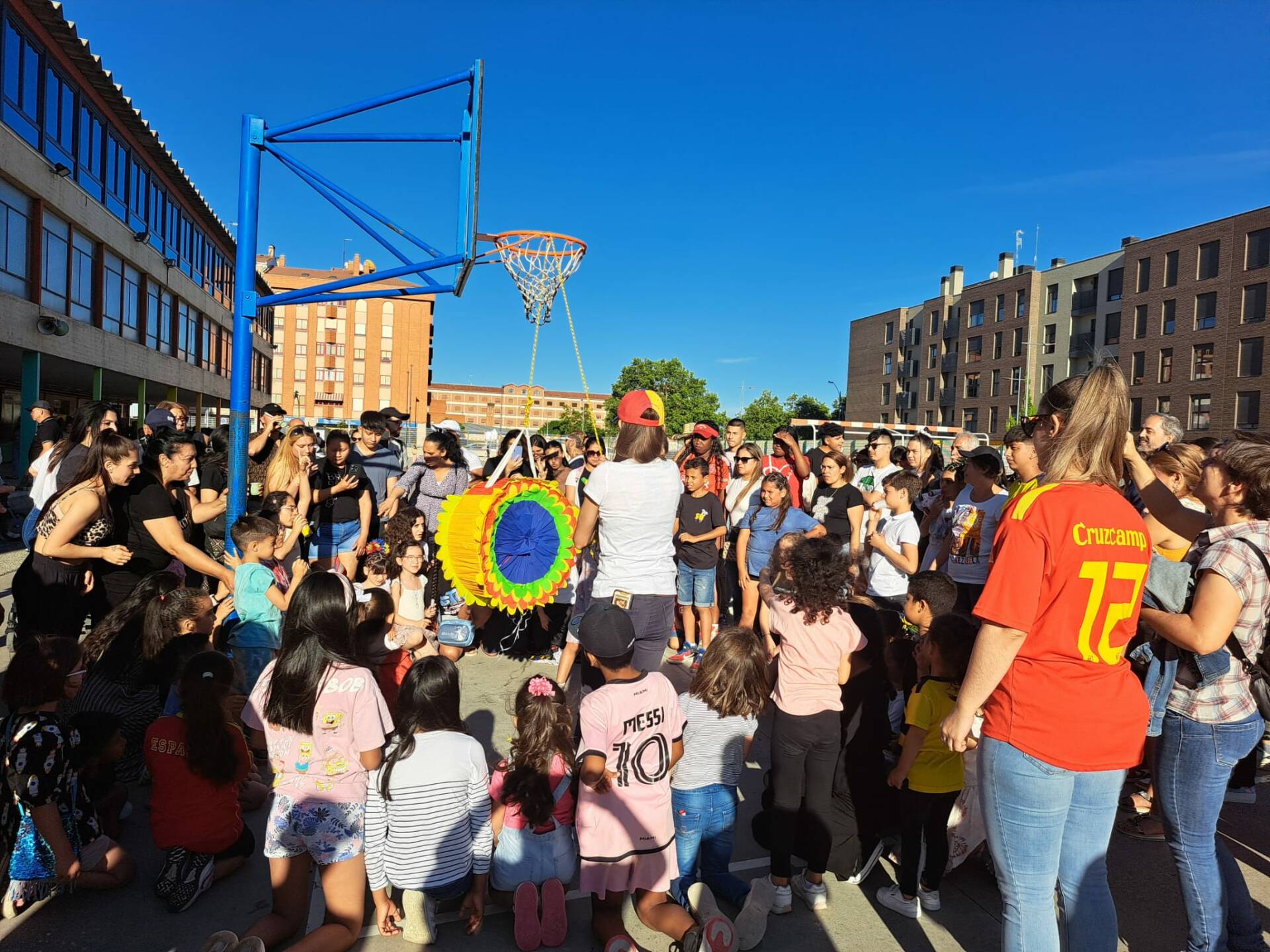 El XV Encuentro de Naciones de Aranda se salda con una bonita tarde de convivencia entre once países 22 naciones-aranda_22