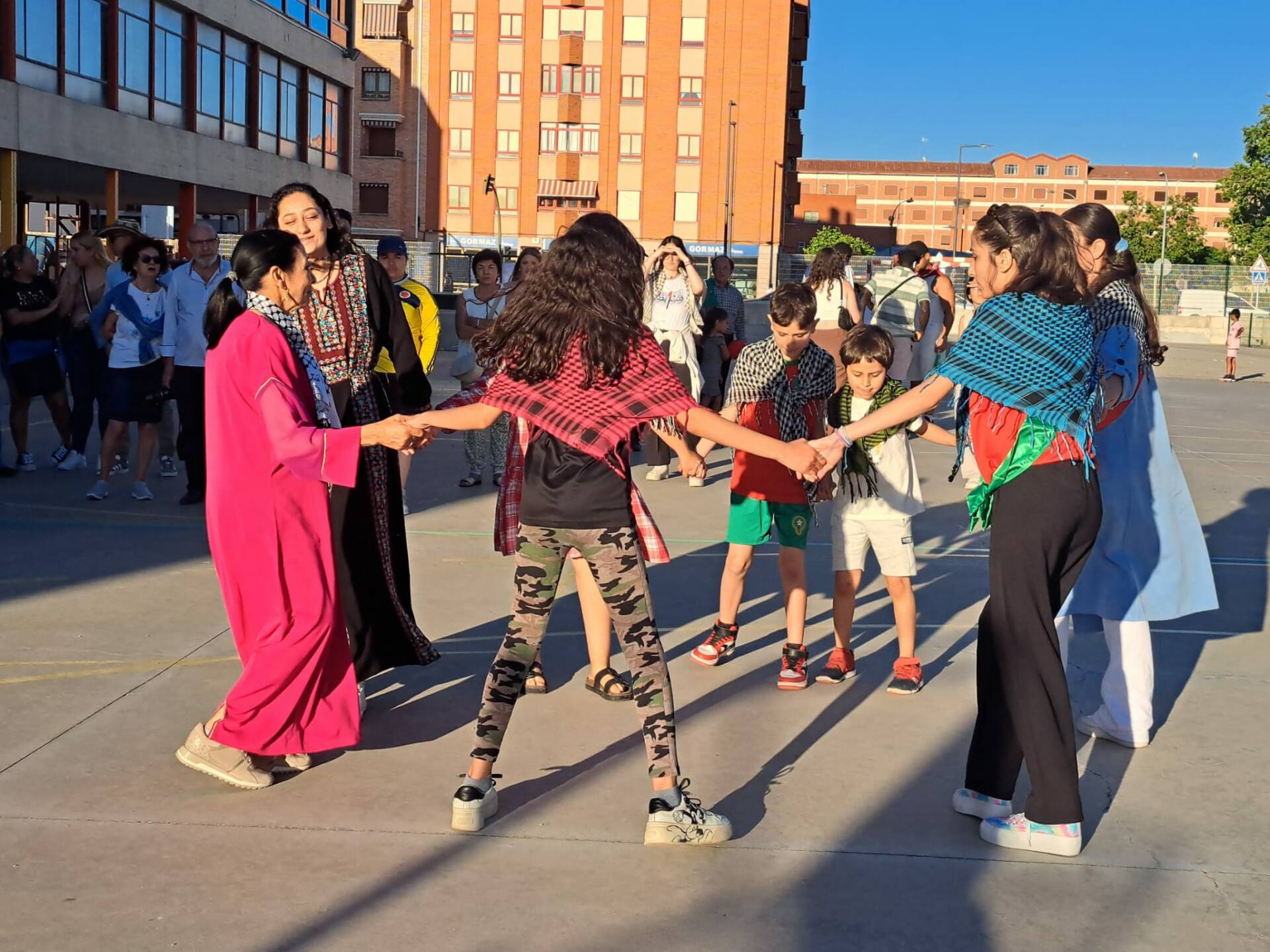 El XV Encuentro de Naciones de Aranda se salda con una bonita tarde de convivencia entre once países 24 naciones-aranda_24