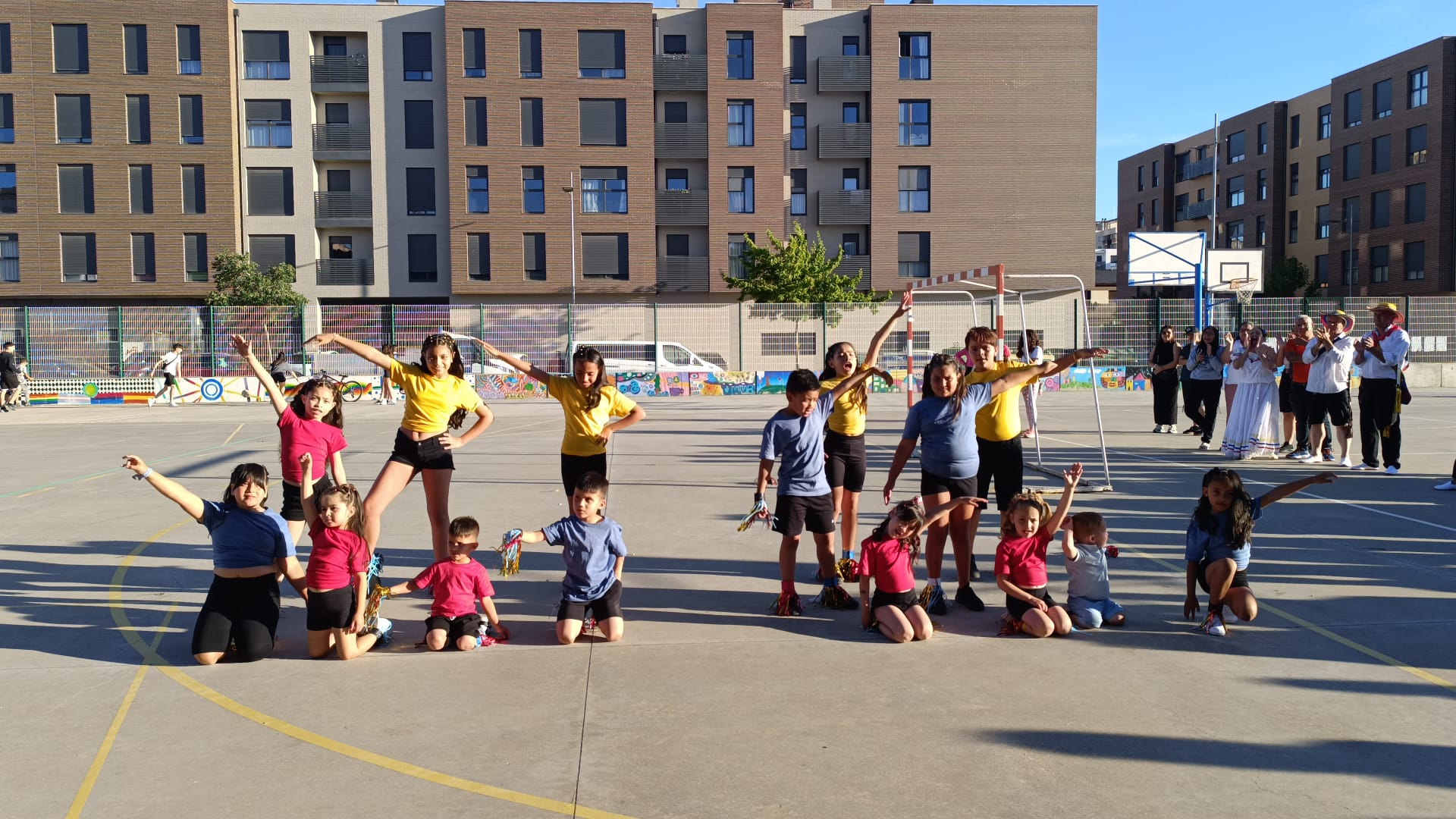 El XV Encuentro de Naciones de Aranda se salda con una bonita tarde de convivencia entre once países 25 naciones-aranda_25