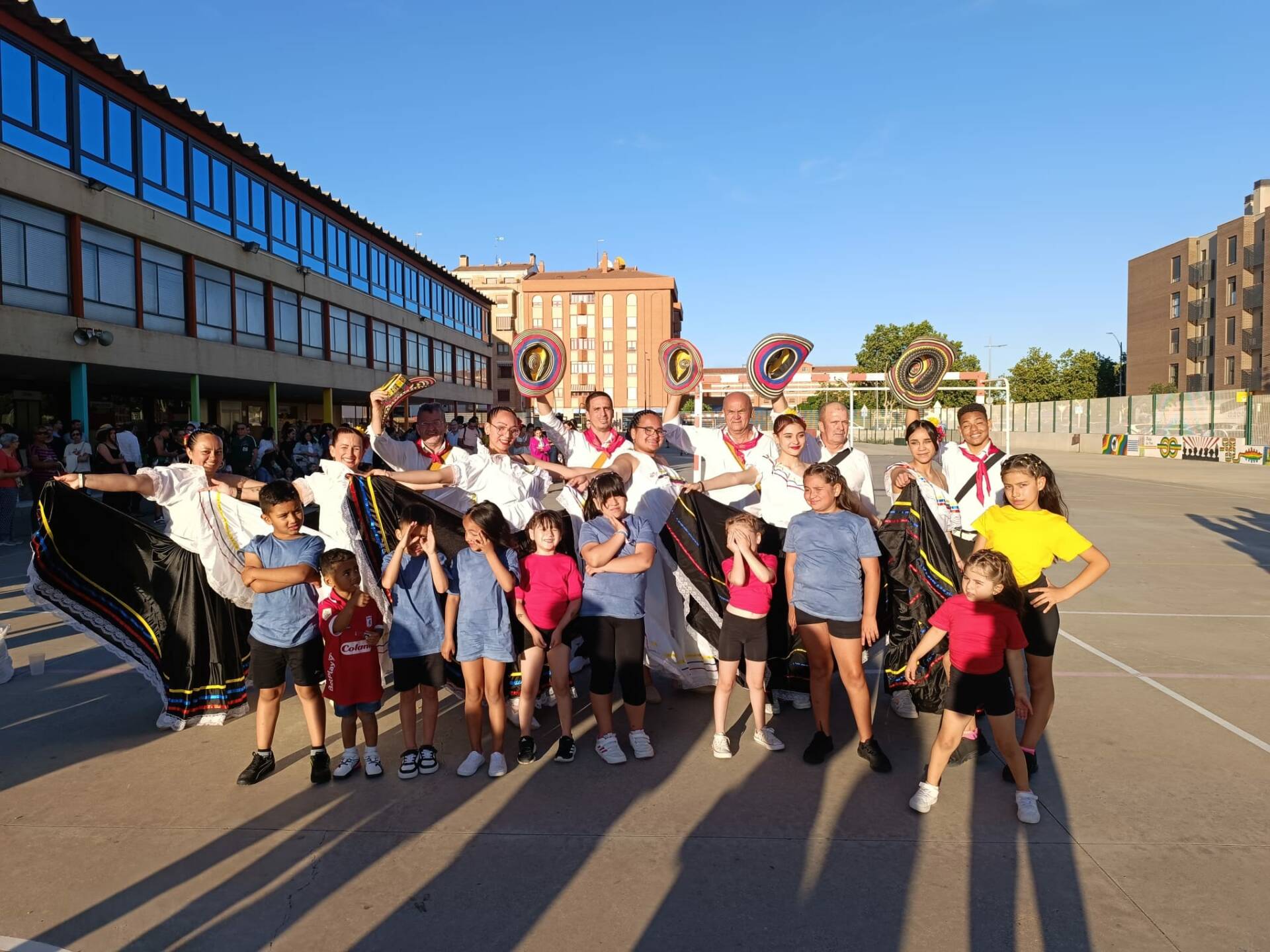 El XV Encuentro de Naciones de Aranda se salda con una bonita tarde de convivencia entre once países 26 naciones-aranda_26