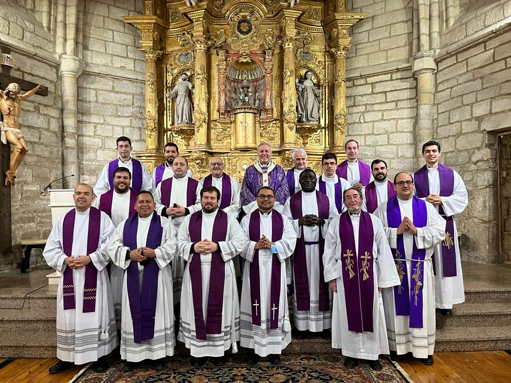 Consejos del arzobispo a los nuevos sacerdotes: estad cerca de Dios, del obispo, del clero y el pueblo 1 nuevos sacerdotes_7