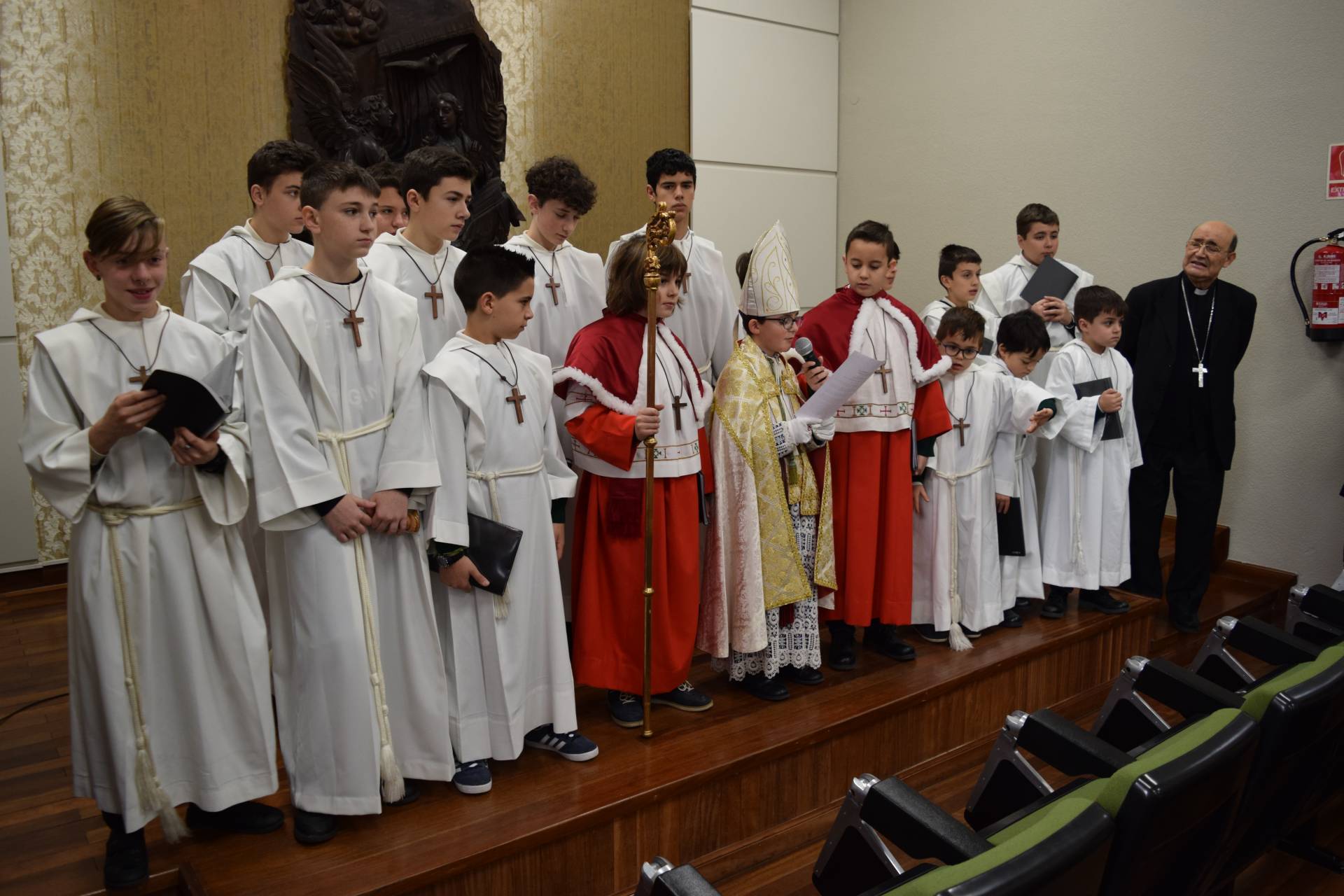 Cuando un niño se hace obispo y el obispo se hace niño 2 obispillo_3