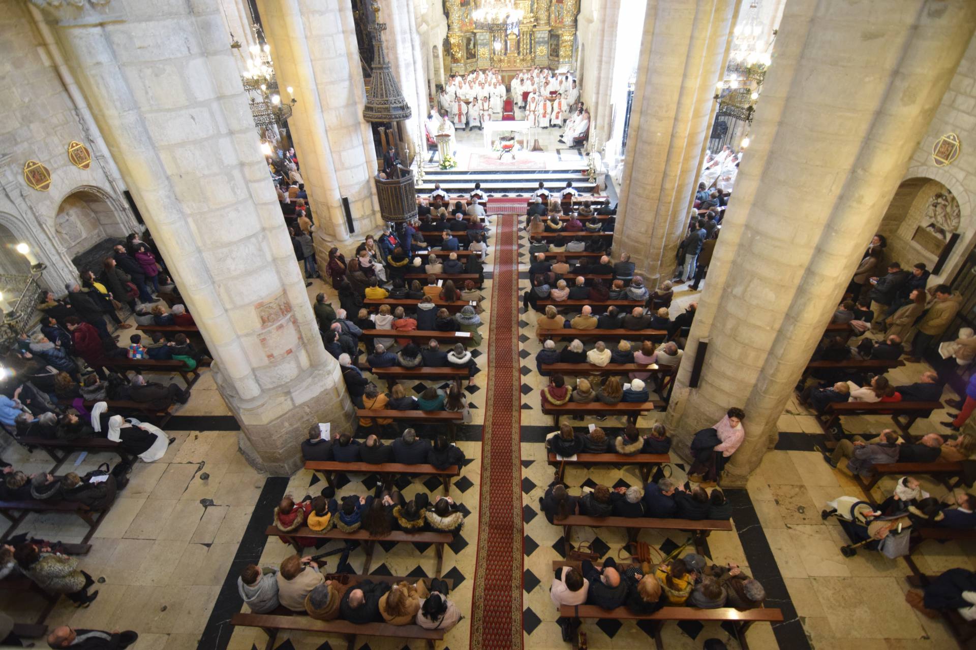 «El diaconado no es un honor humano, es una llamada a querer y servir» 4 ordenacion diaconal_23