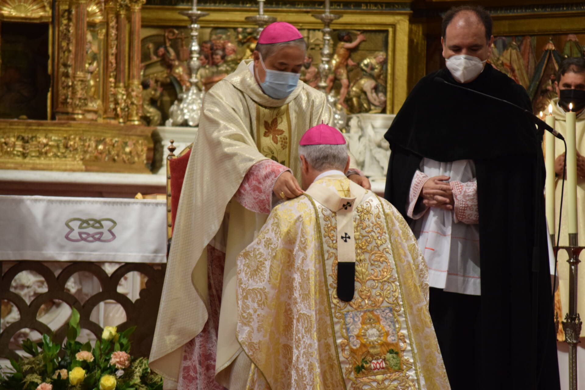 El palio arzobispal: «Como el Buen Pastor, cargar con los heridos de la vida» 1 palio arzobispal
