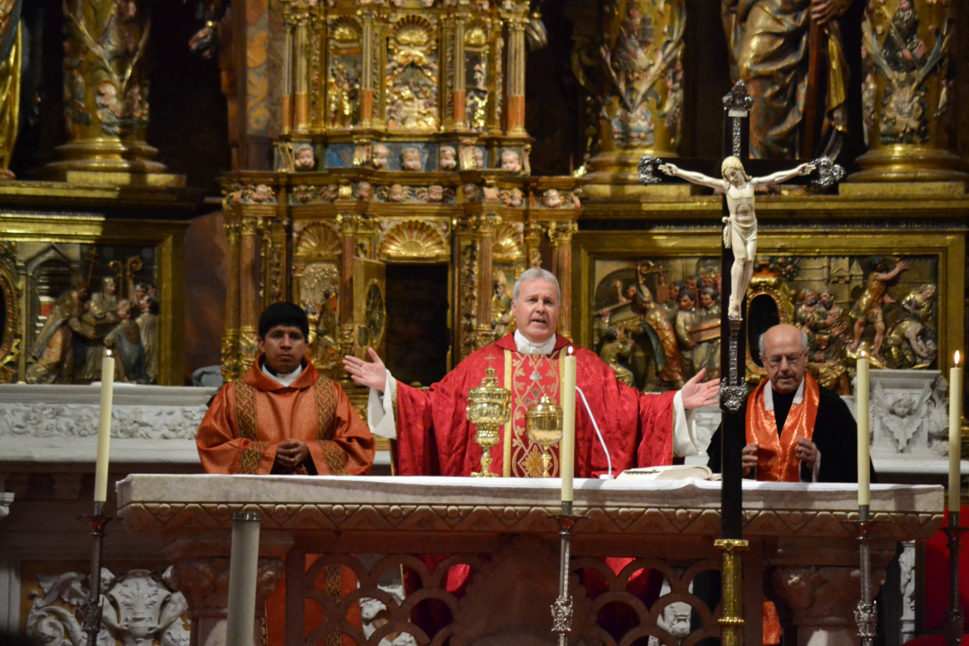 Celebración de la Pasión del Señor, «el inmenso abrazo de Cristo» 9 Pasion del senor (2)