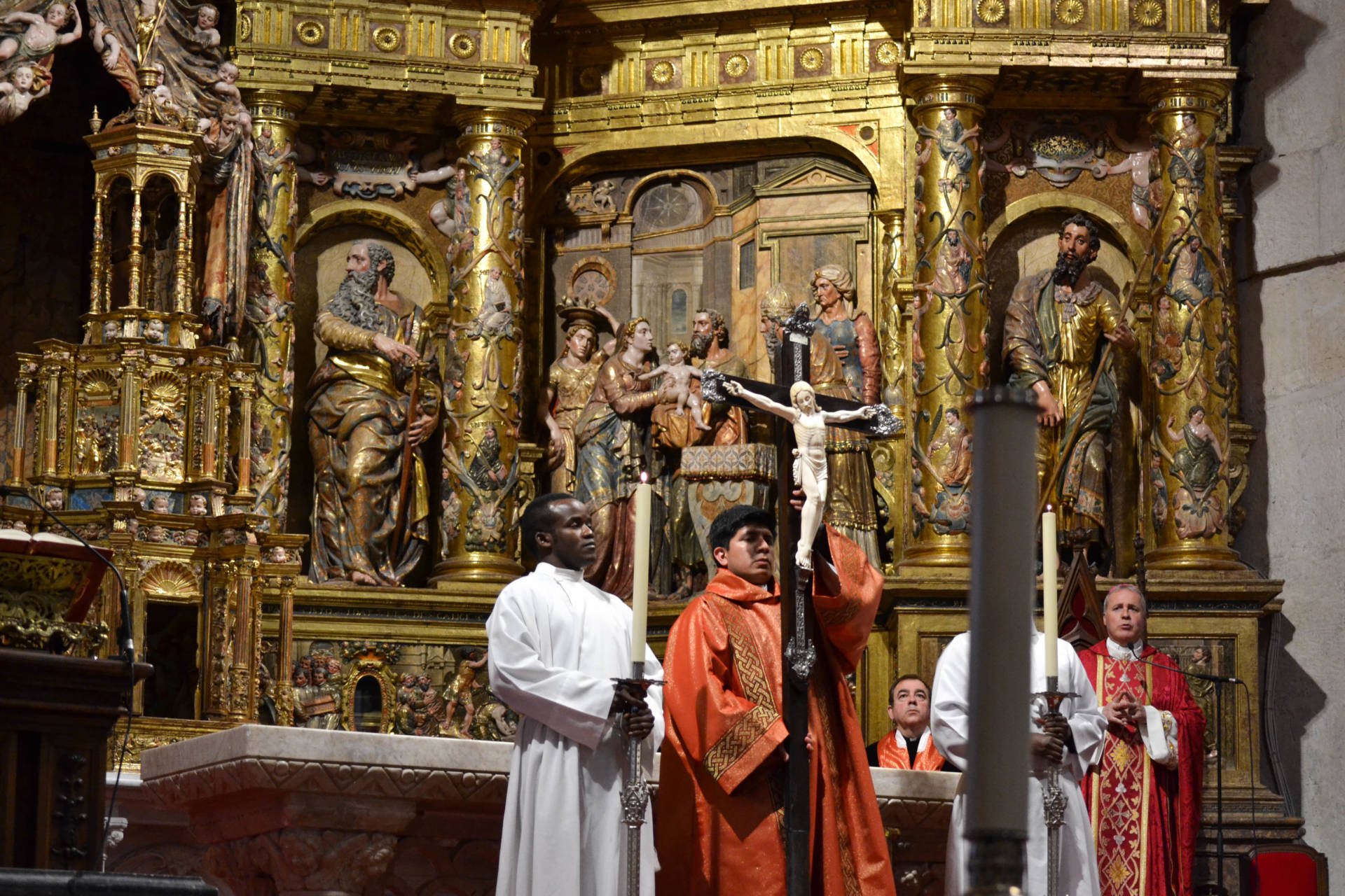 Celebración de la Pasión del Señor, «el inmenso abrazo de Cristo» 4 Pasion del senor (6)