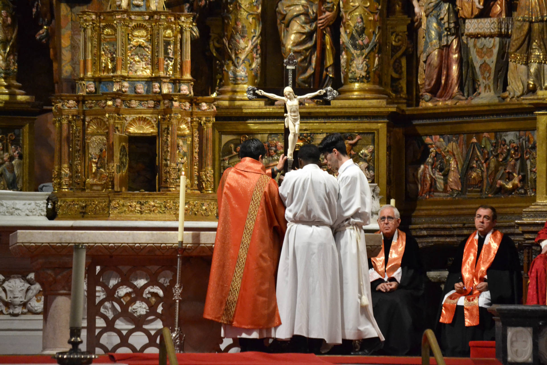 Celebración de la Pasión del Señor, «el inmenso abrazo de Cristo» 7 Pasion del senor (9)