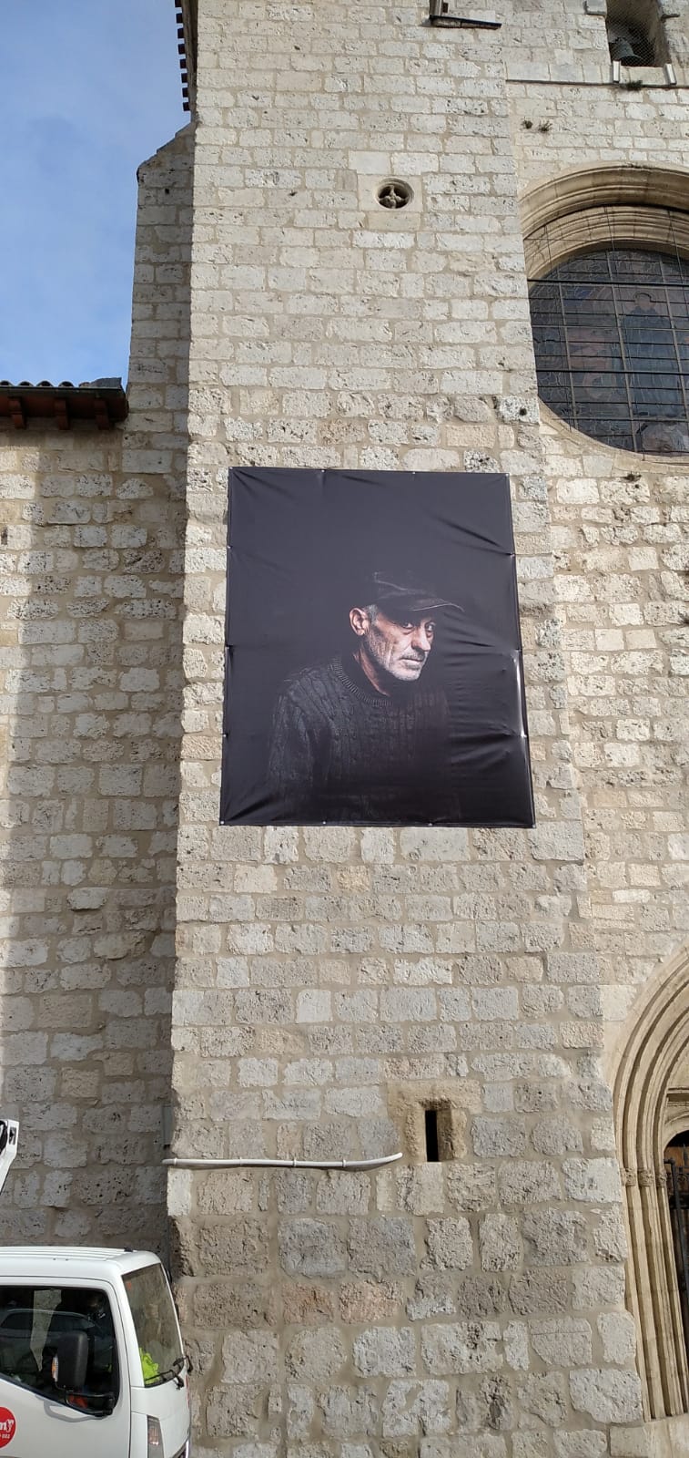 «Patio de vecindad»: una exposición para cambiar la mirada hacia las personas sin hogar 2 patio de vecindad 1