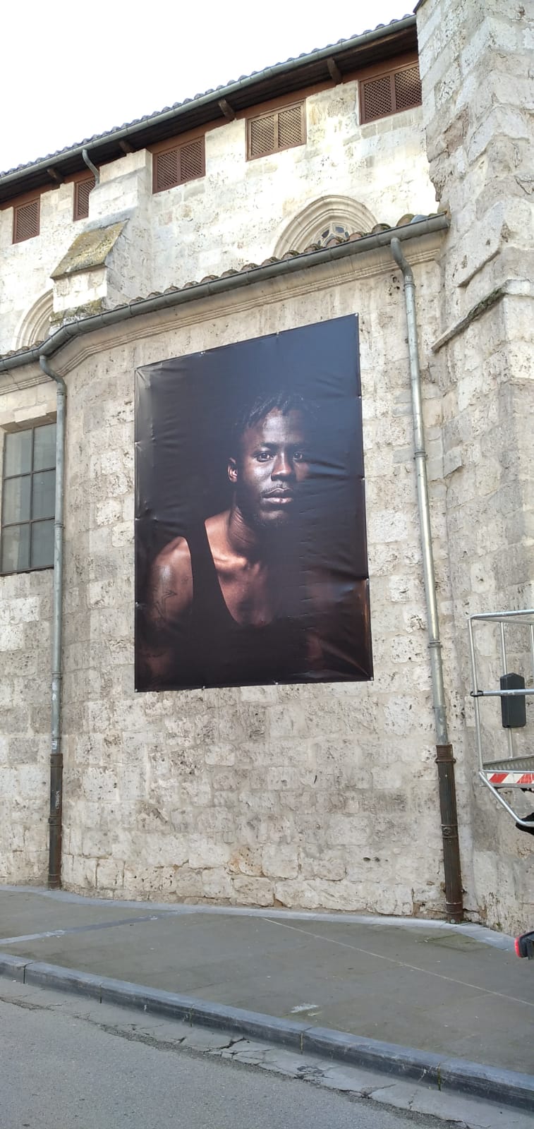 «Patio de vecindad»: una exposición para cambiar la mirada hacia las personas sin hogar 4 patio de vecindad 2