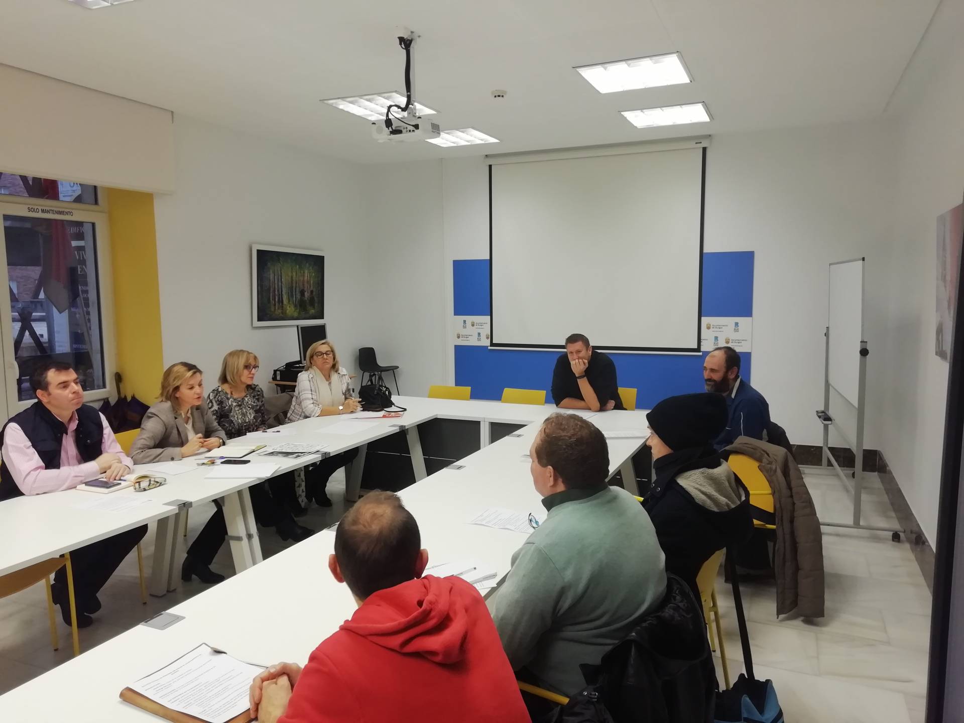 Representantes de personas sin hogar son recibidas en el Ayuntamiento de Burgos 1 personas sin hogar ayuntamiento