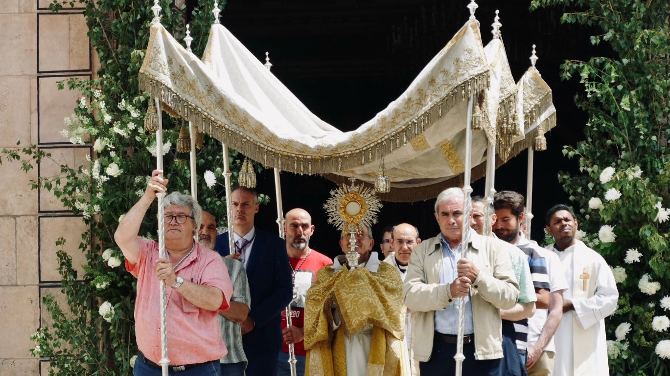 «Recogimiento y testimonio de fe en la plaza pública» 1 plaza pública cofradías