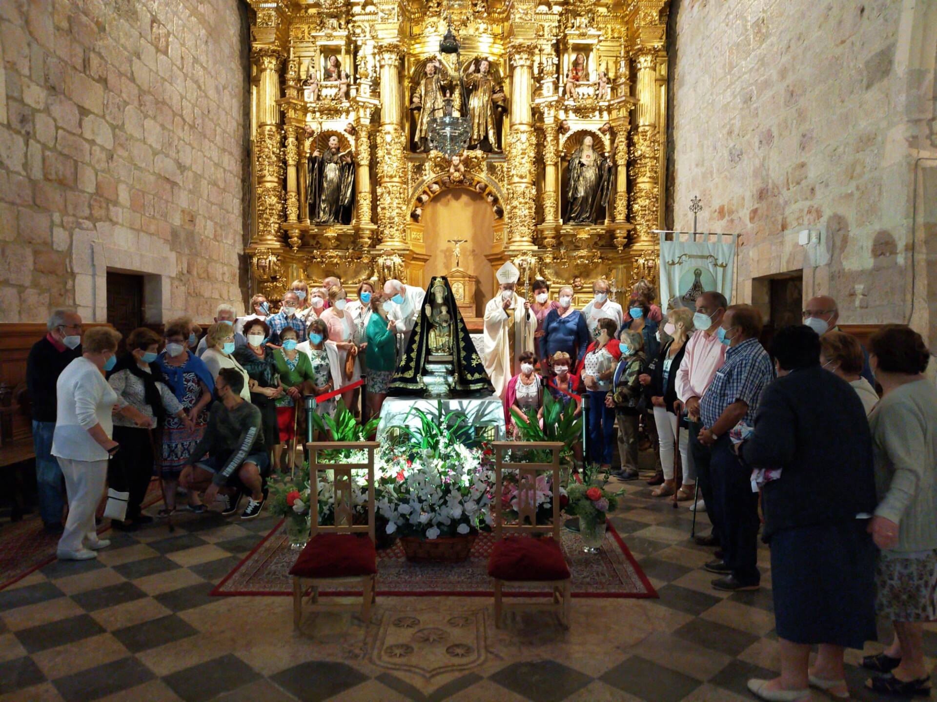 El arzobispo realiza la visita canónica a Poza de la Sal 1 poza de la sal