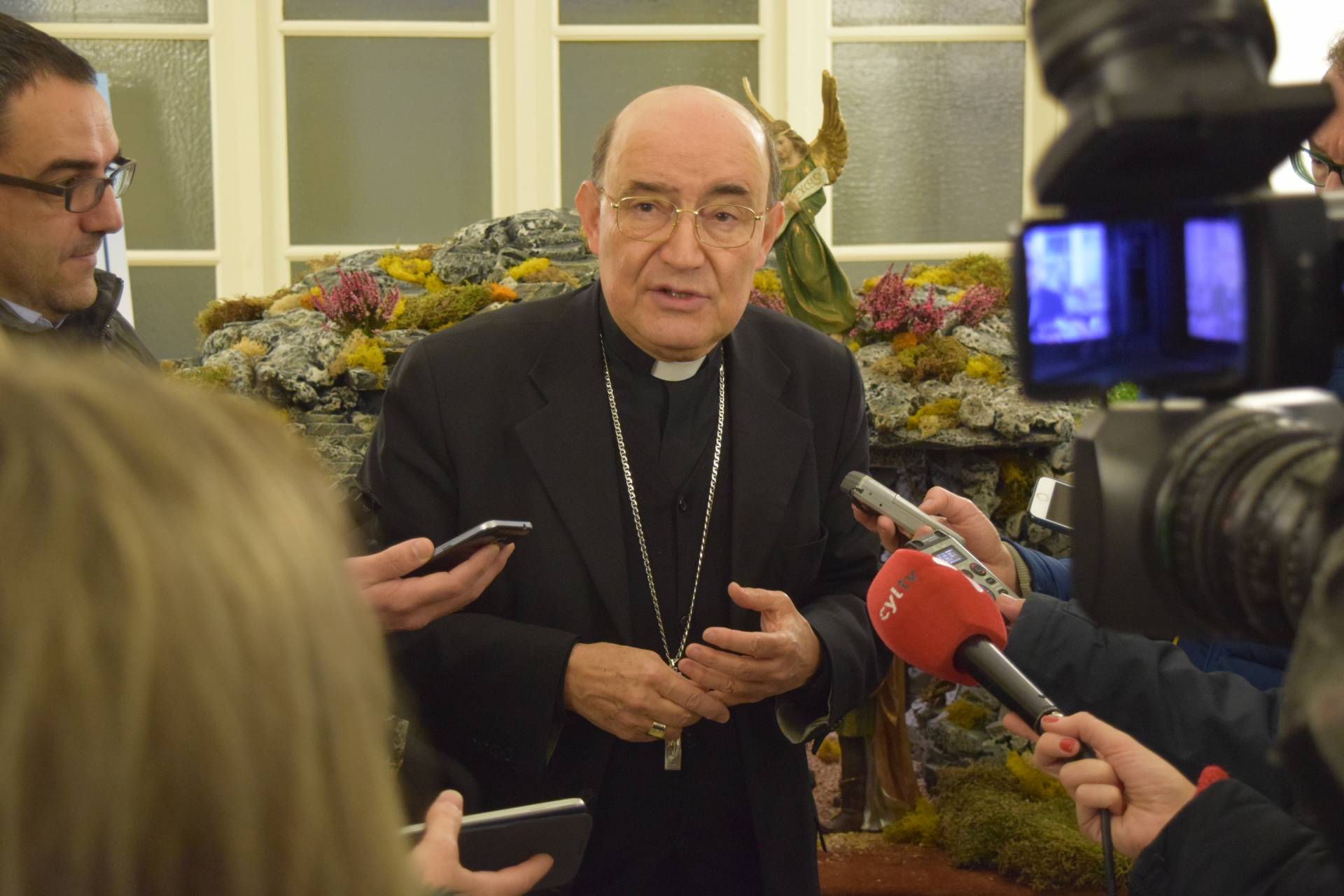 El arzobispo repasa la actualidad en un encuentro informal con la prensa 2 prensa arzobispo_3
