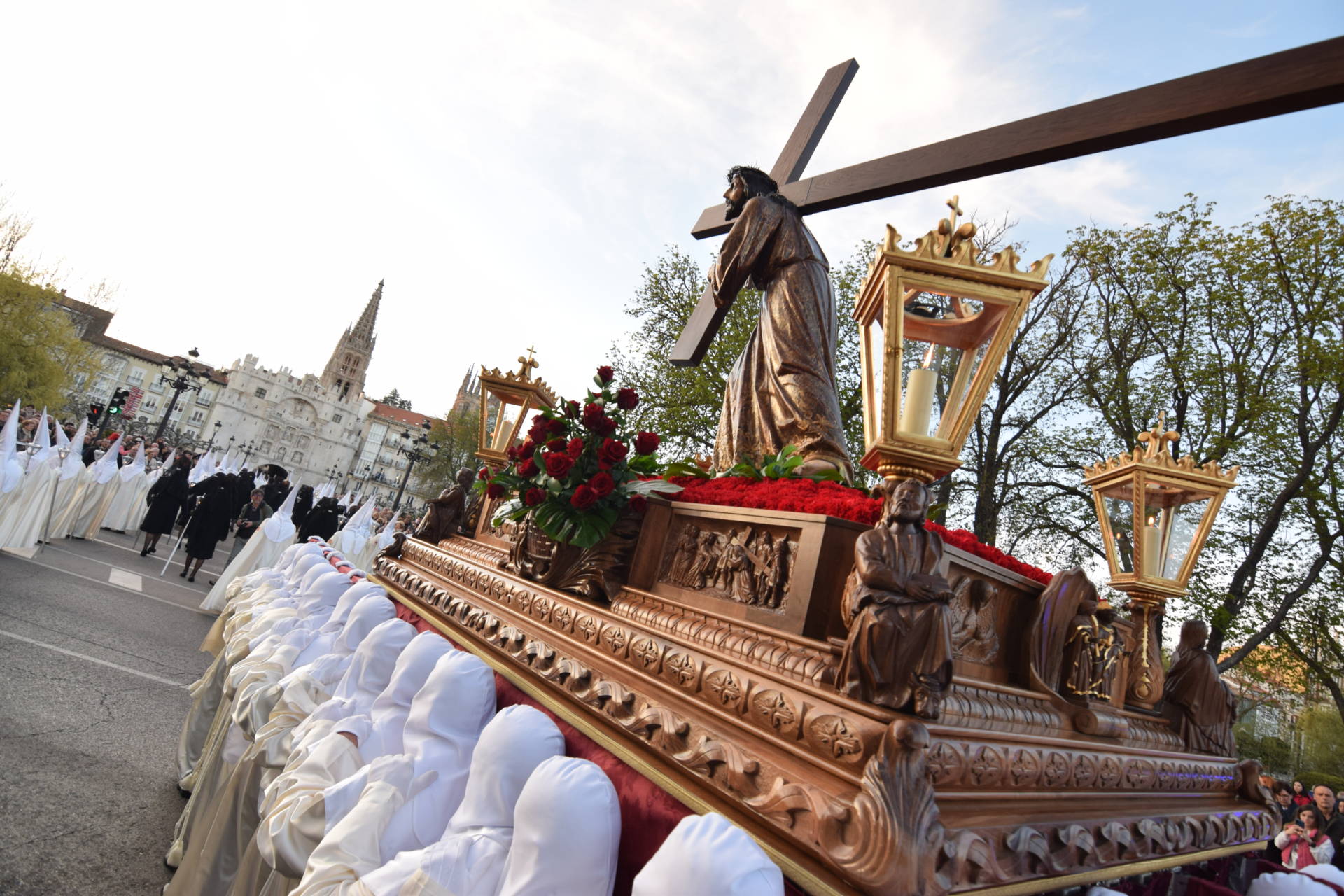 Jesús, su cruz y su madre: un encuentro a los pies de la Catedral 1 procesión del encuentro burgos