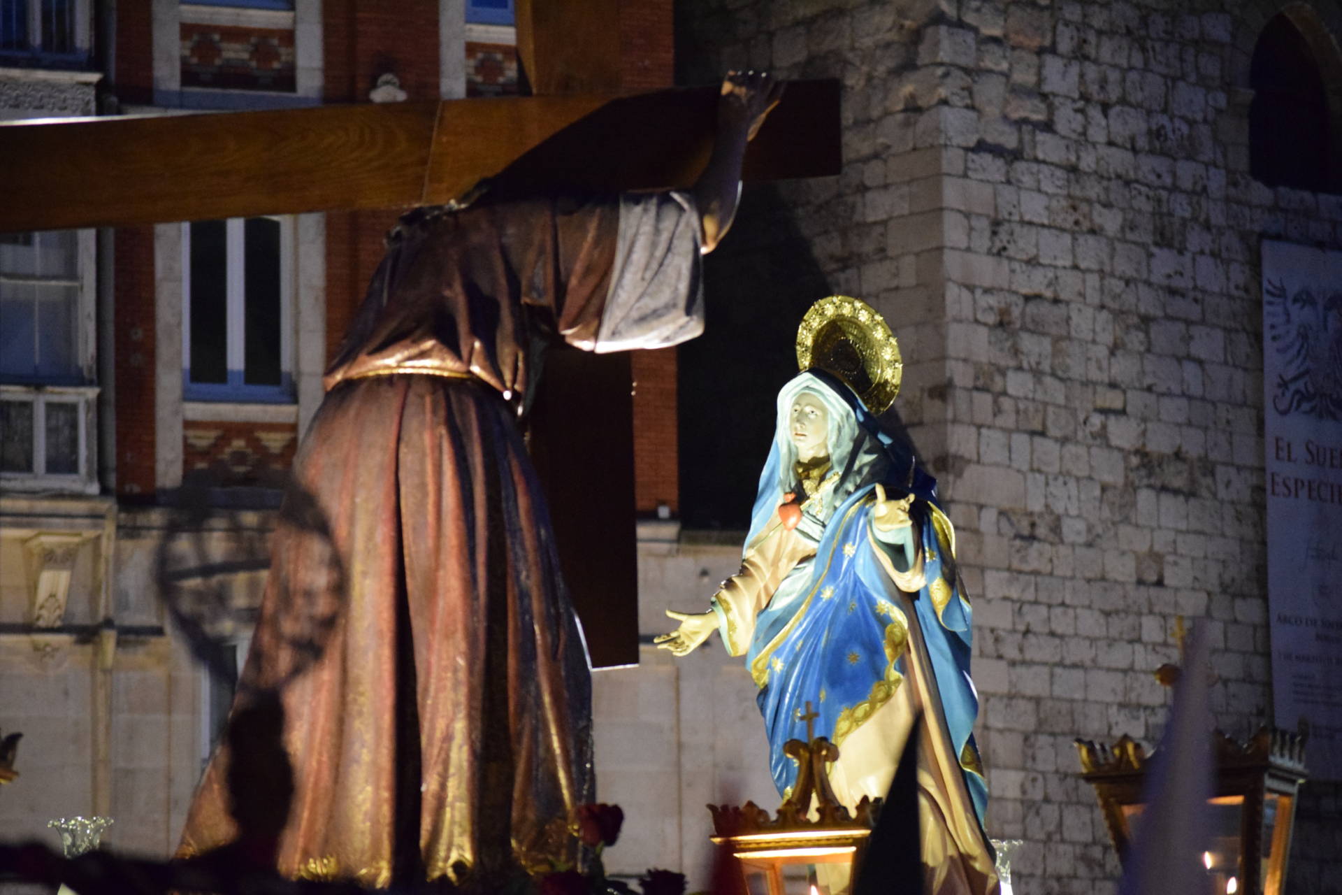 Jesús, su cruz y su madre: un encuentro a los pies de la Catedral 2 procesión del encuentro burgos