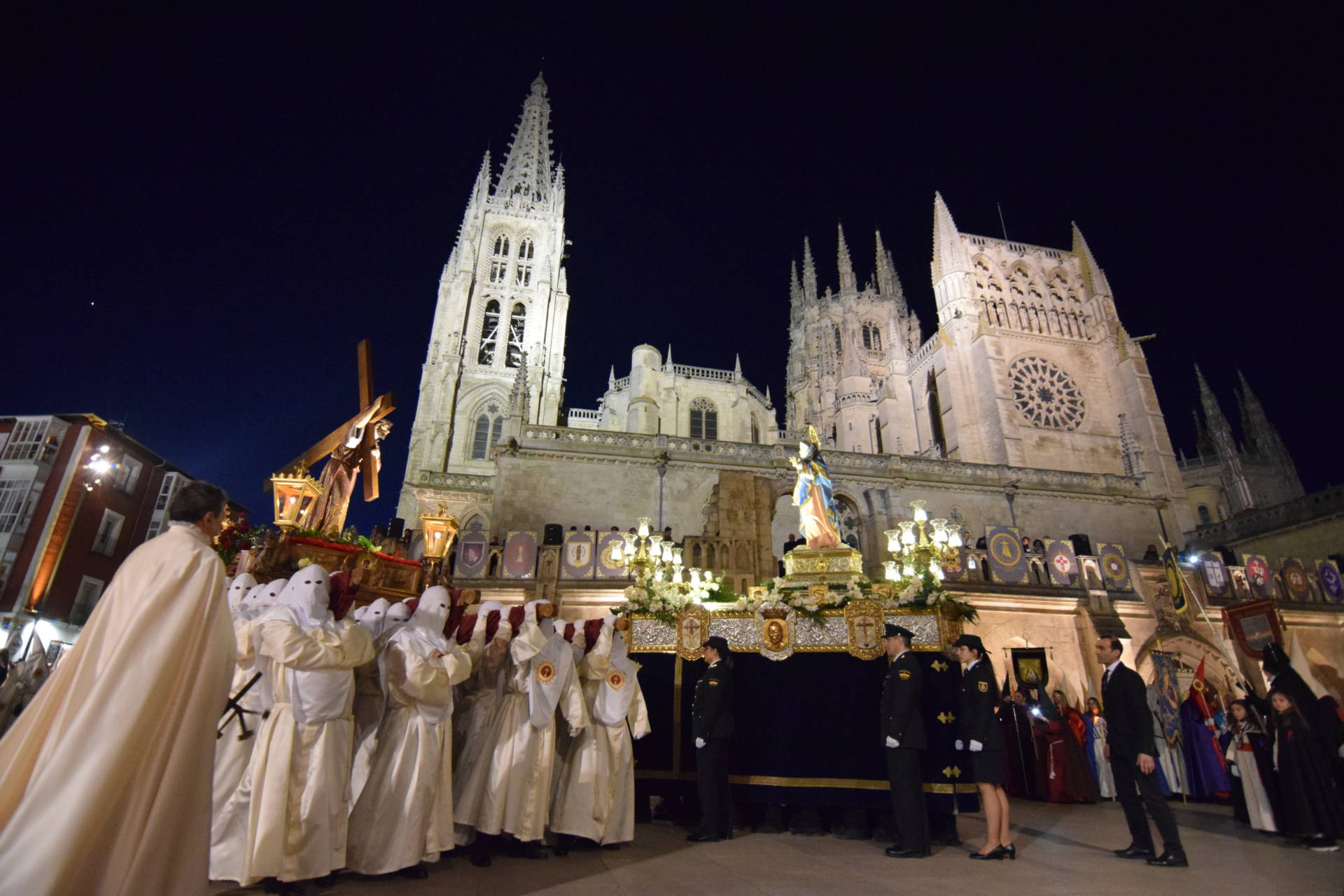Jesús, su cruz y su madre: un encuentro a los pies de la Catedral 3 procesión del encuentro burgos