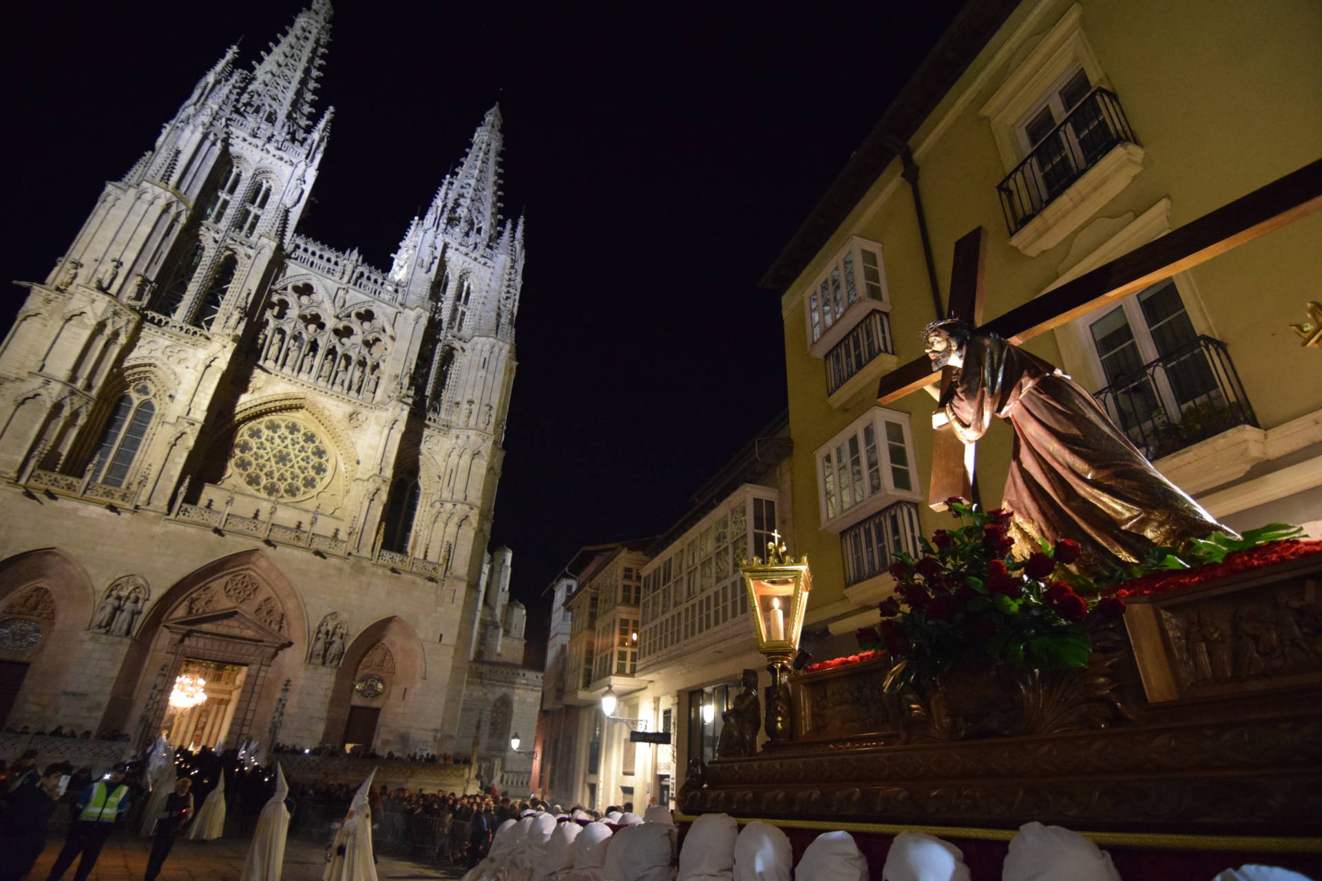 Jesús, su cruz y su madre: un encuentro a los pies de la Catedral 5 procesión del encuentro burgos