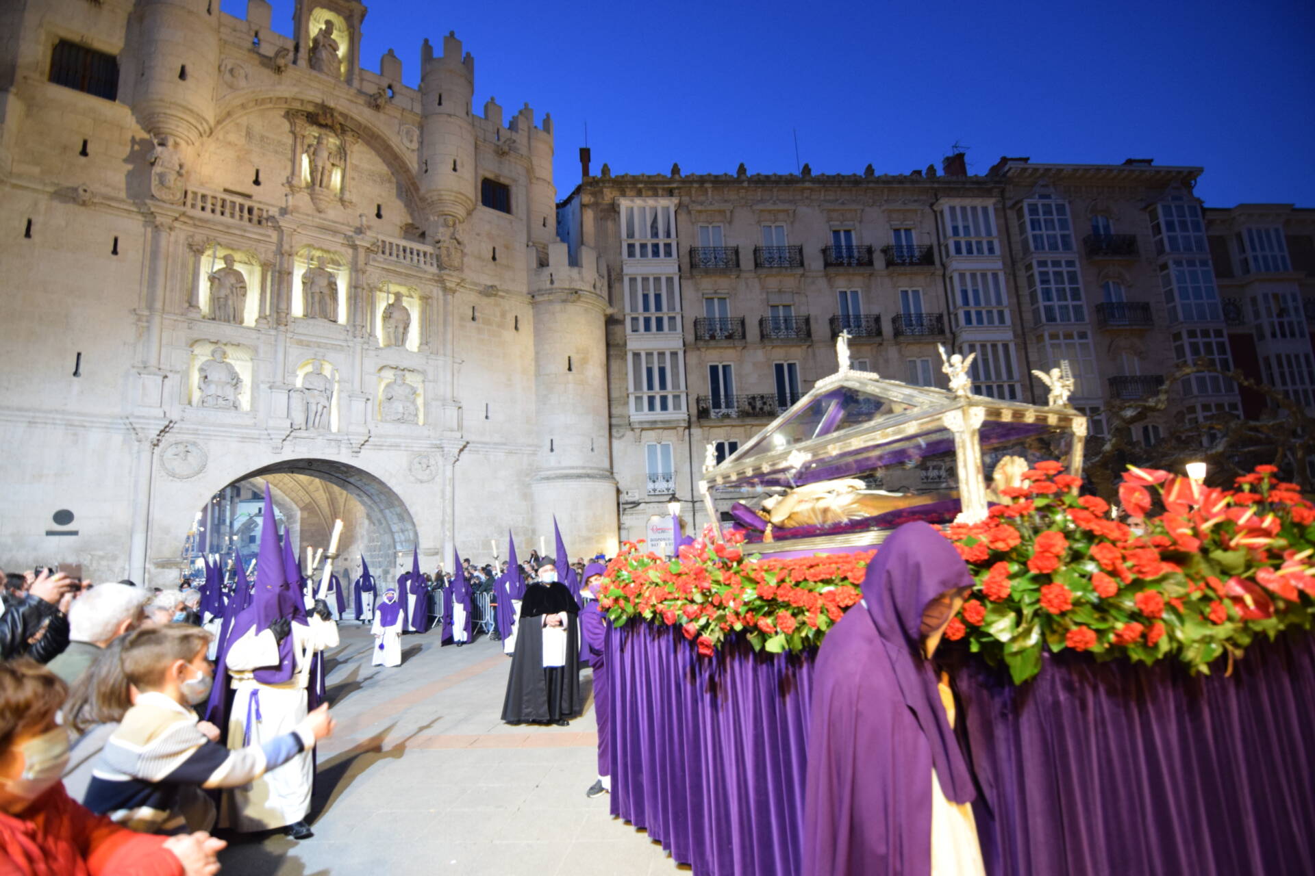 Al tercer año... 'resucitó' la procesión del Santo Entierro 6 procesión del santo entierro