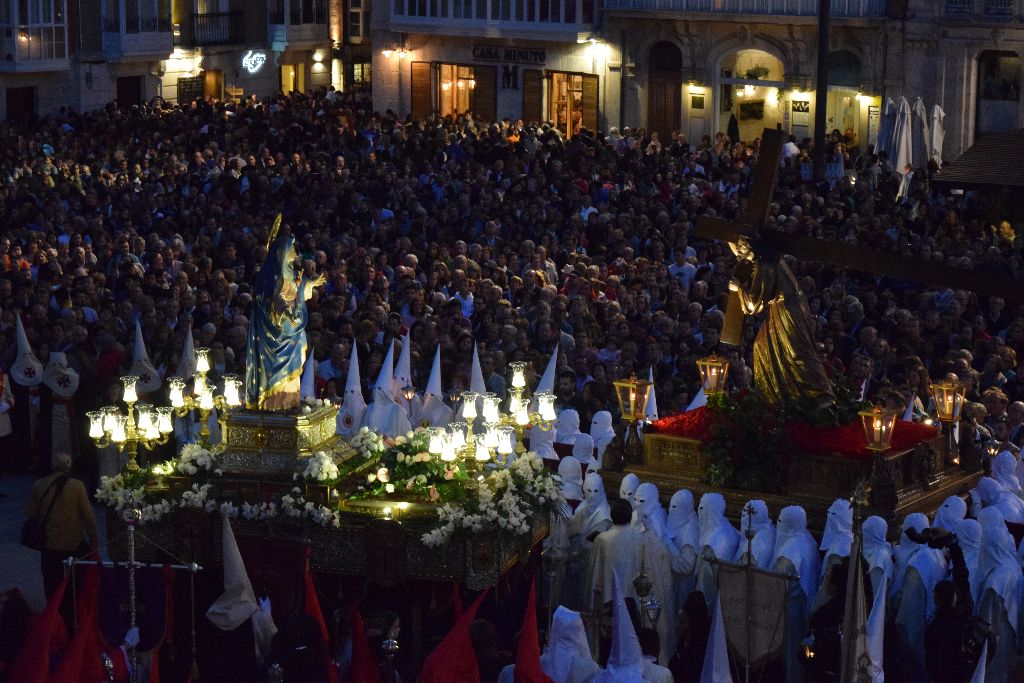 Emoción y fervor en una procesión del Encuentro más eucarística que nunca 9 procesion-encuentro-burgos10.jpg