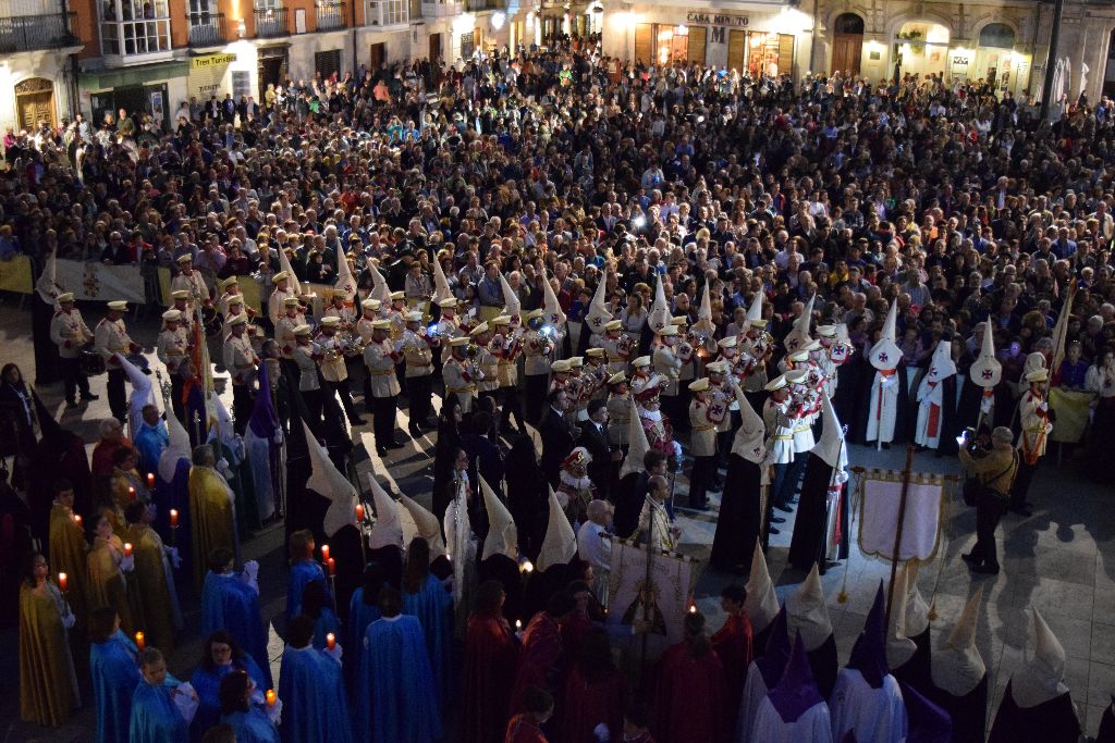 Emoción y fervor en una procesión del Encuentro más eucarística que nunca 12 procesion-encuentro-burgos13.jpg