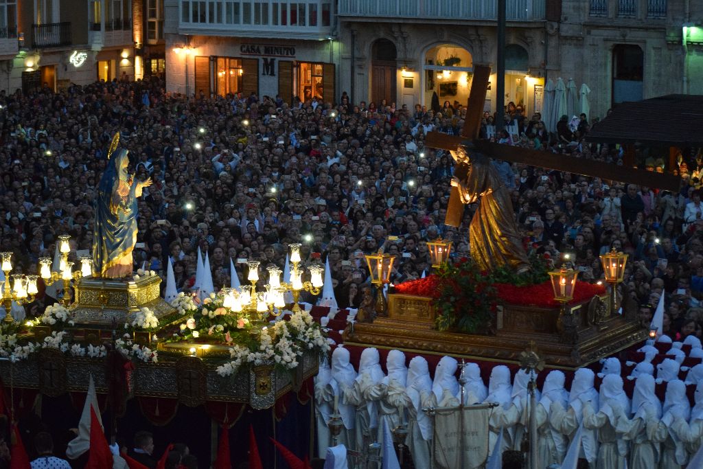 Emoción y fervor en una procesión del Encuentro más eucarística que nunca 6 procesion-encuentro-burgos7.jpg